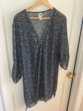 Profile By Gottex Black & White Abstract V-Neck swim coverup